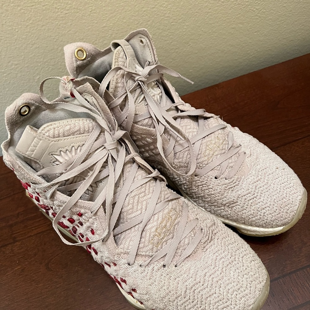 Nike LeBron XVII PRM 17 Win/Win Harlem Fashion Row Desert Sand CT3466-001 - Picture 2 of 13